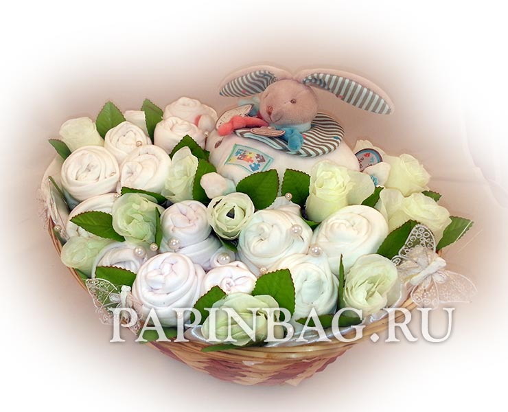 "Розы в сахаре" - очаровательный букет с крольчонком на выписку малыша 